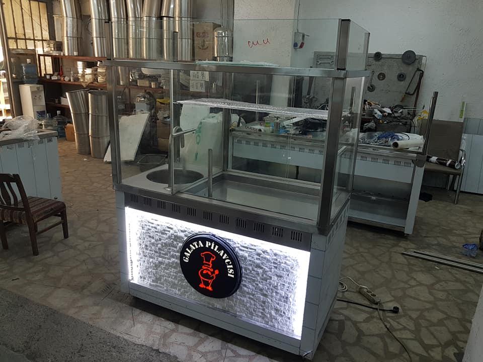 Beyaz ışıklı Pilav Ayran Tezgahı