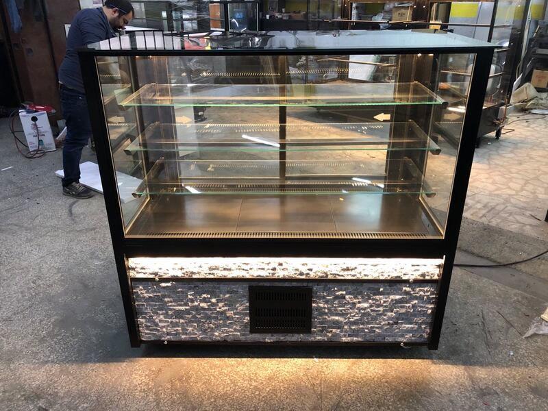 Doğaltaşlı Siyah Pasta Teşhir dolabı