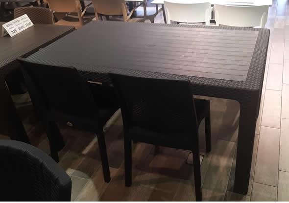 Plastik Hasır Bahçe Masası