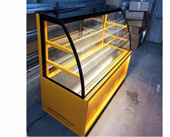 Sarı Yaş Pasta ve Tatlı Dolabı